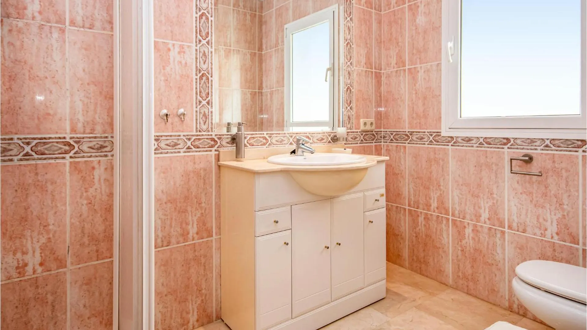 Holiday home Cozy Home In Riviera Del Sol With Kitchen